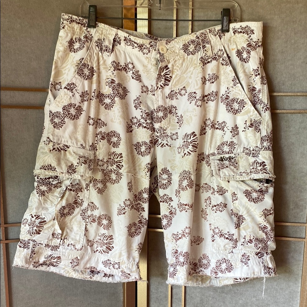5/$25 Kirra, tropical print, cargo style shorts, mens size 34